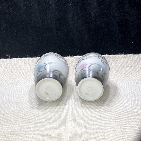 Mid century Japanese handpainted dragon vases. - Picture 3 of 4